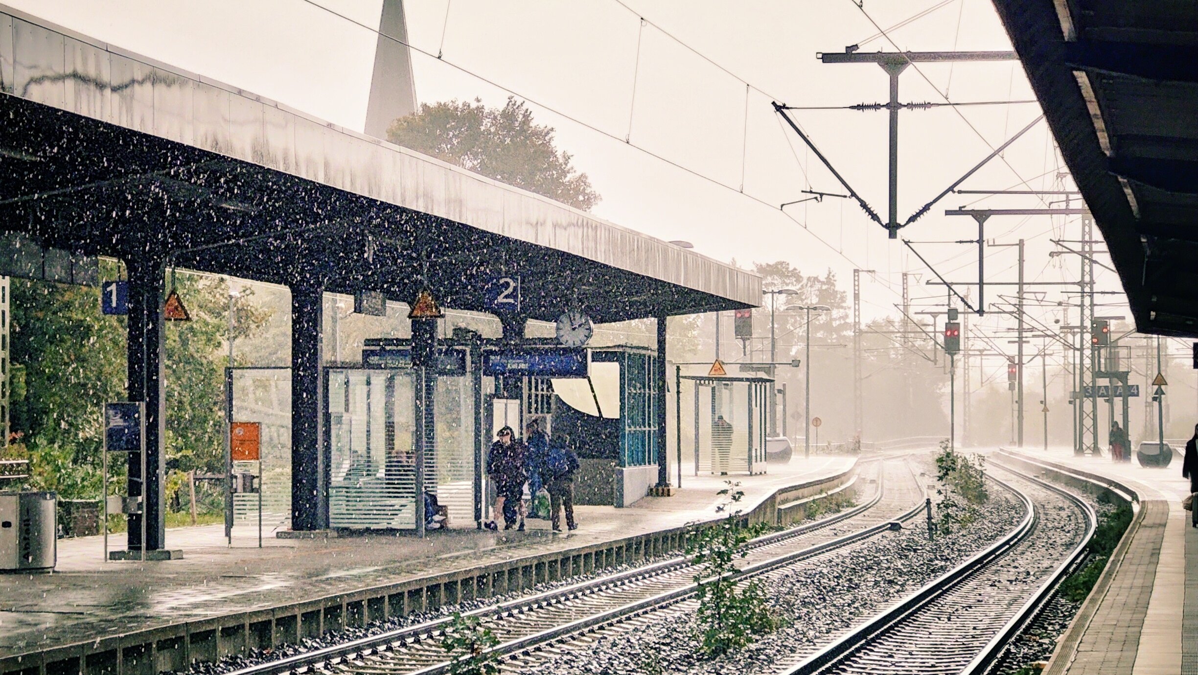 Verregneter Blick auf den Bahnhof von Neumünster